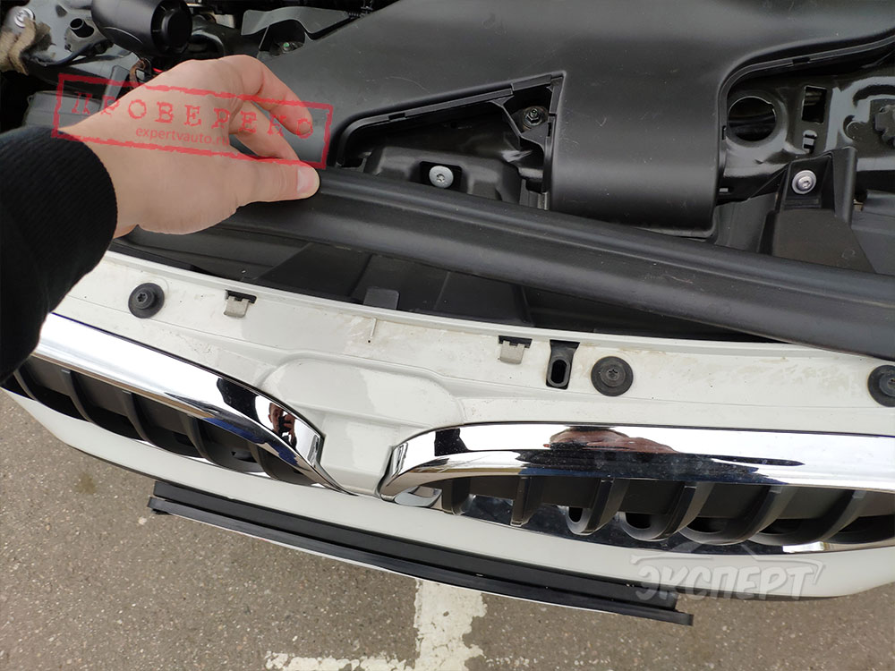 Резинка уплотнителя капота BMW X1 F48