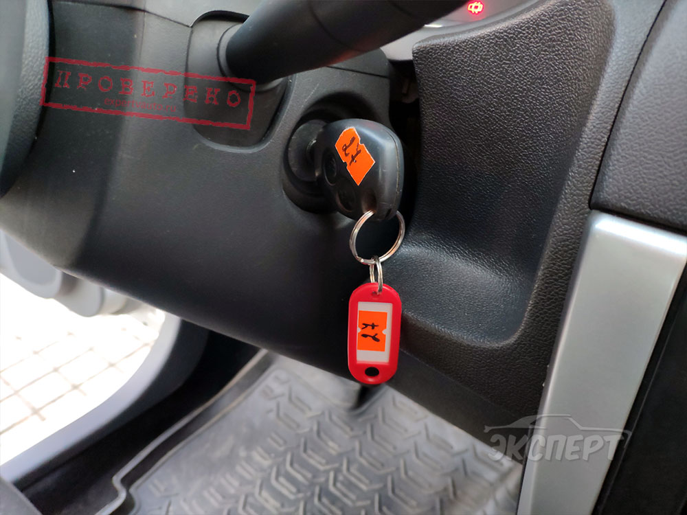 Ключи в зажигании Nissan Almera G15