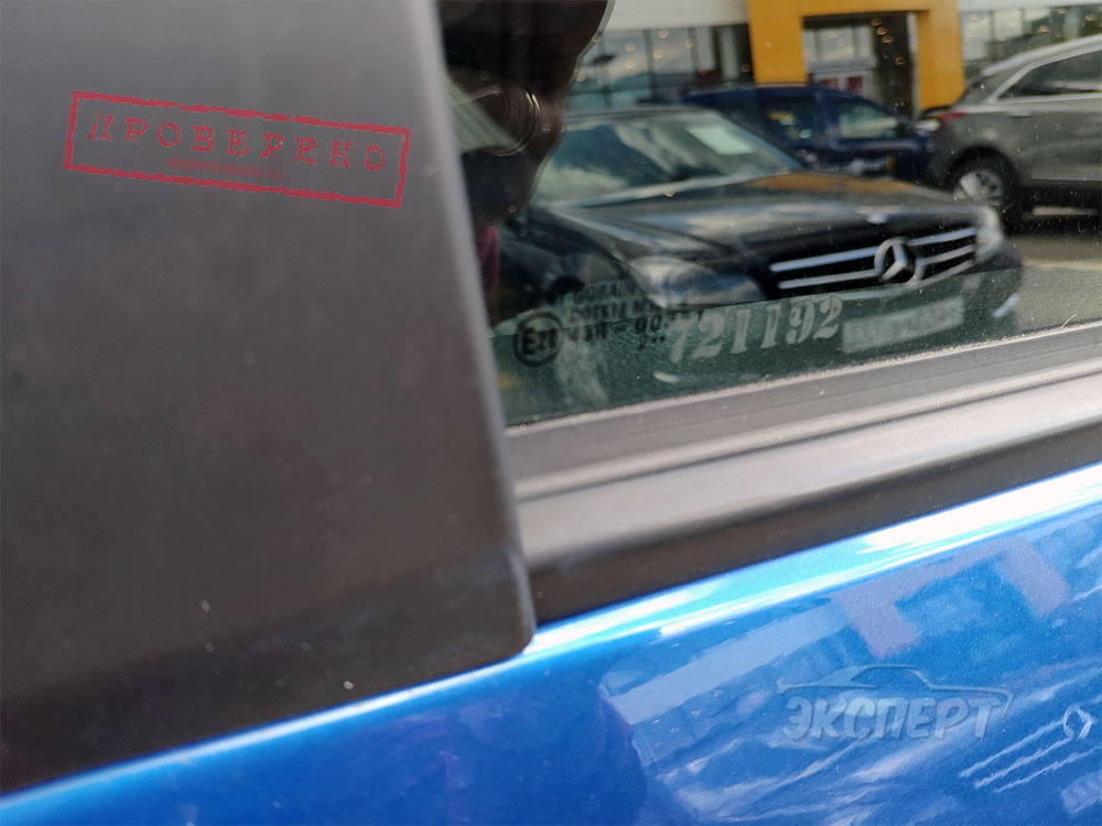 На стеклах маркировка VIN Suzuki SX4