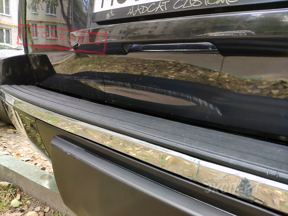 Царапина на крышке багажника Cadillac Escalade 3