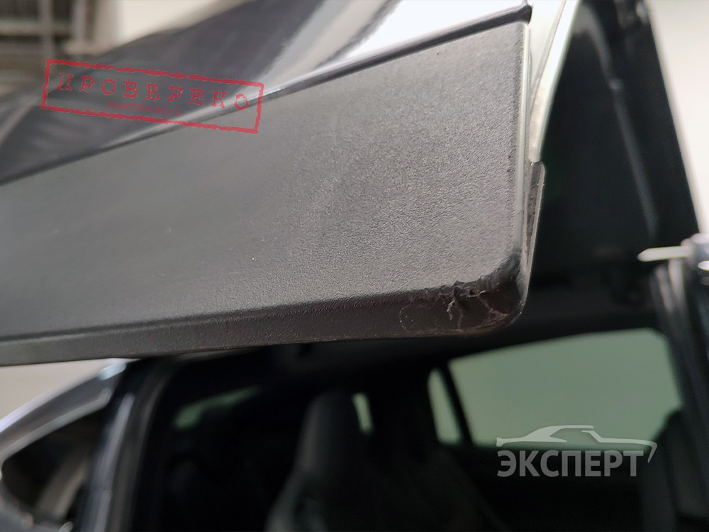 Повреждение пластика двери Tesla Model X