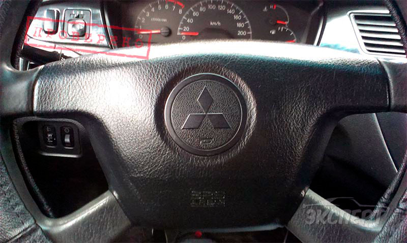 Крышка подушки на руле Mitsubishi Lancer IX