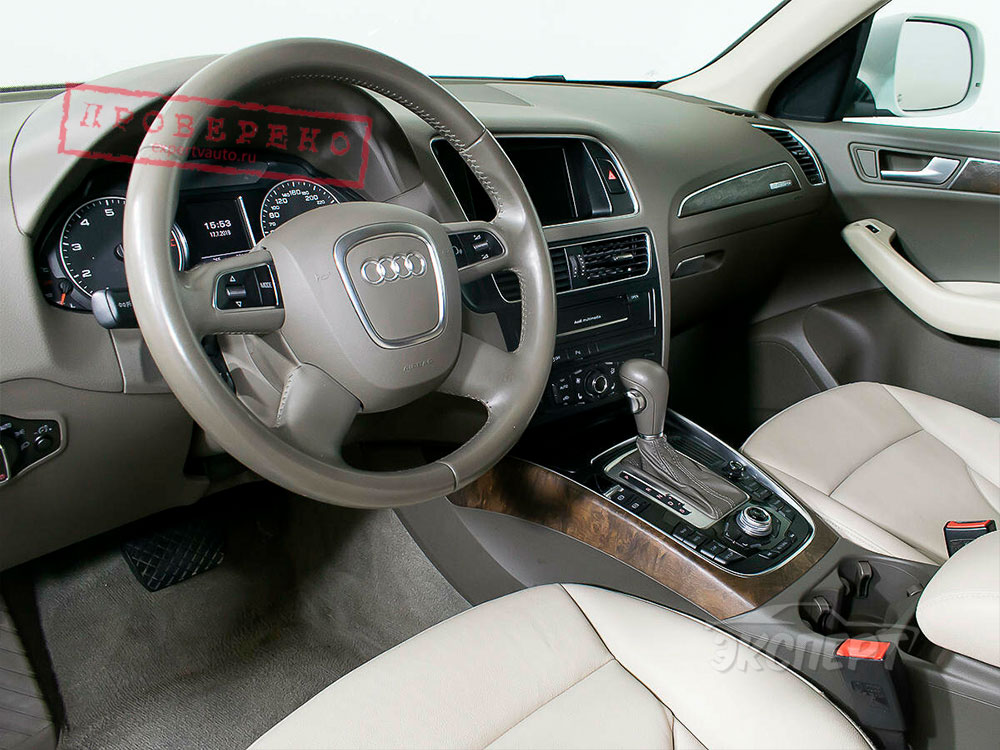Фото салон Audi Q5 8R