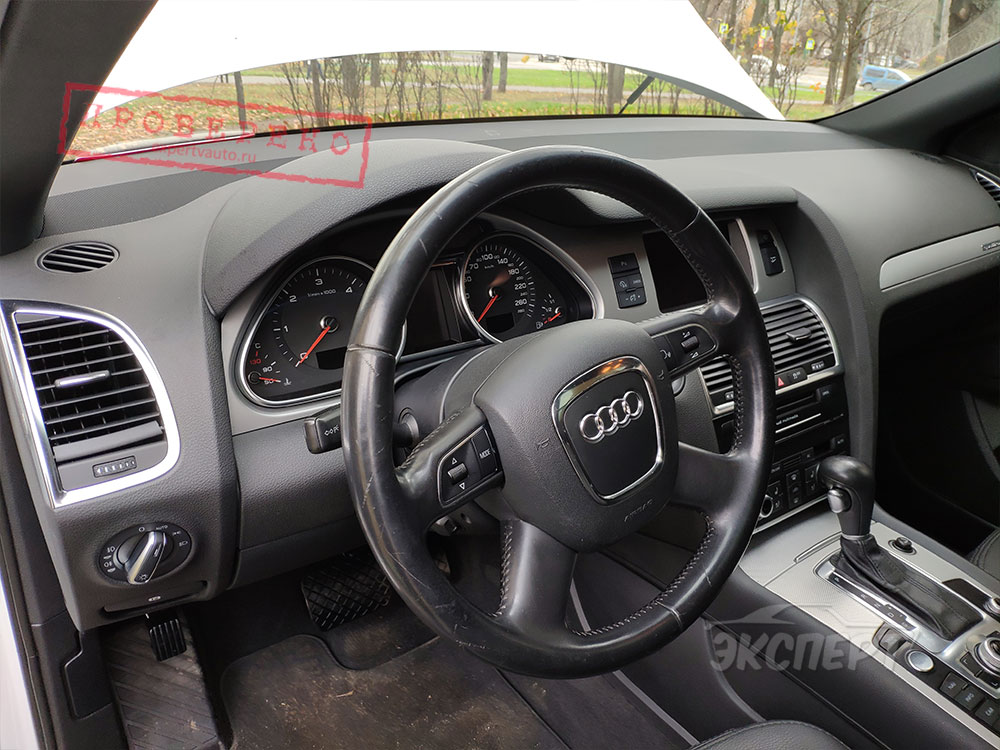 Руль в царапинах Audi Q7 4L