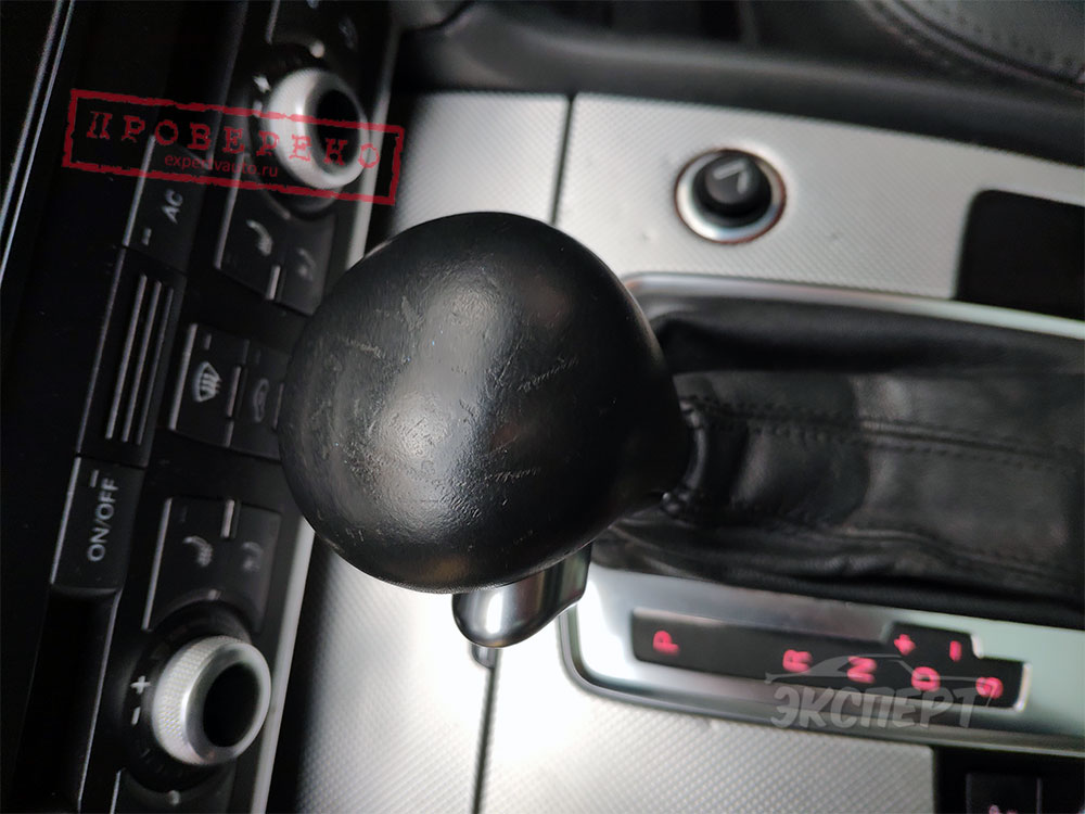 Ручка АКПП в царапинах Audi Q7 4L