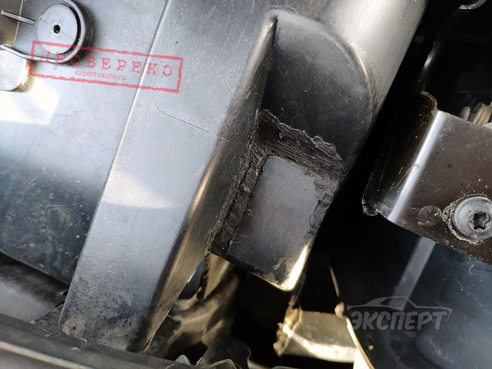 Решетка радиатора паялись BMW X1 E84