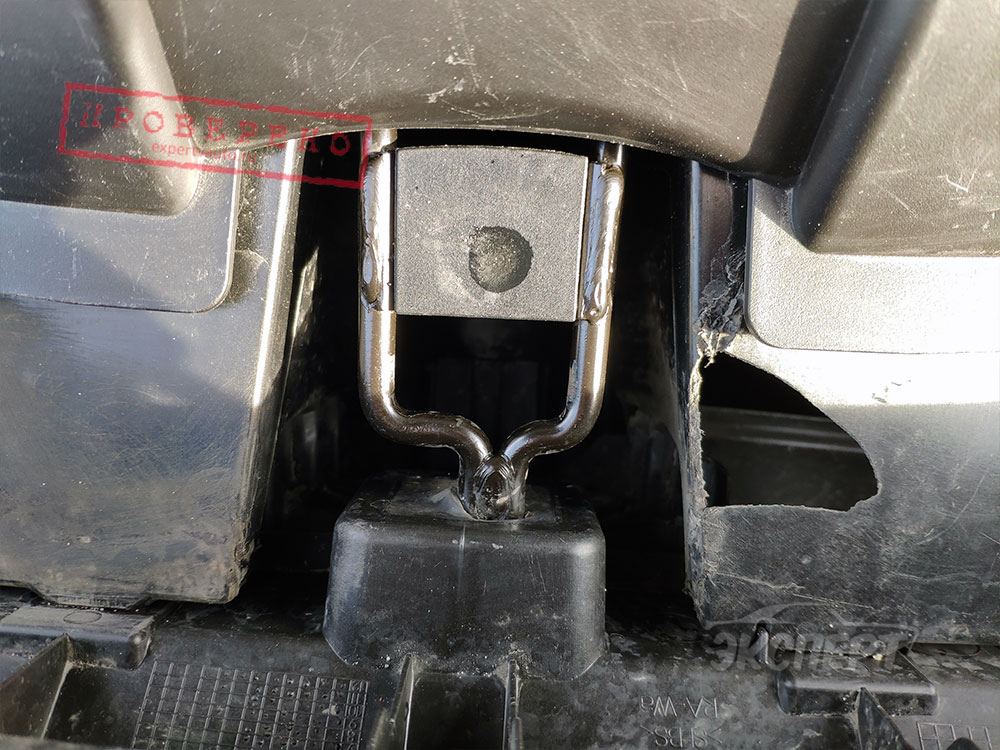 Решетка радиатора сломана BMW X1 E84