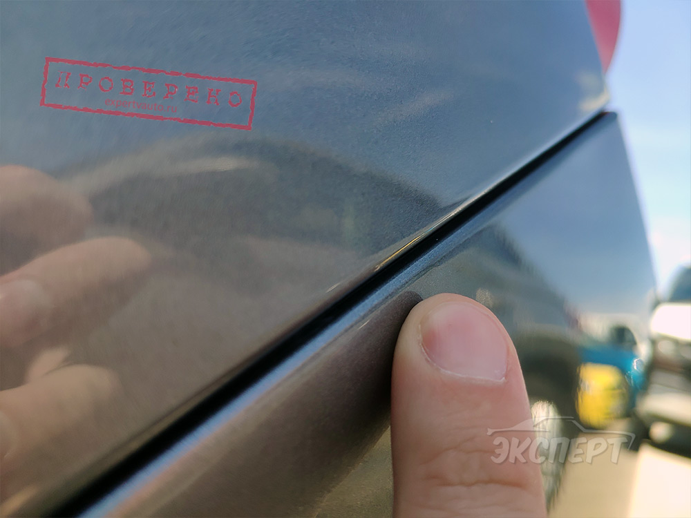Подтек краски на крыле Chevrolet Camaro VI