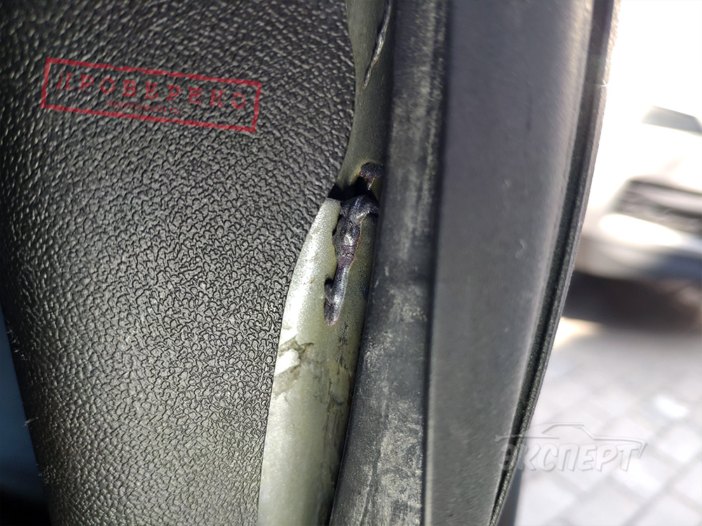 Сломан пластик в салоне от сильного ДТП Chevrolet Camaro VI