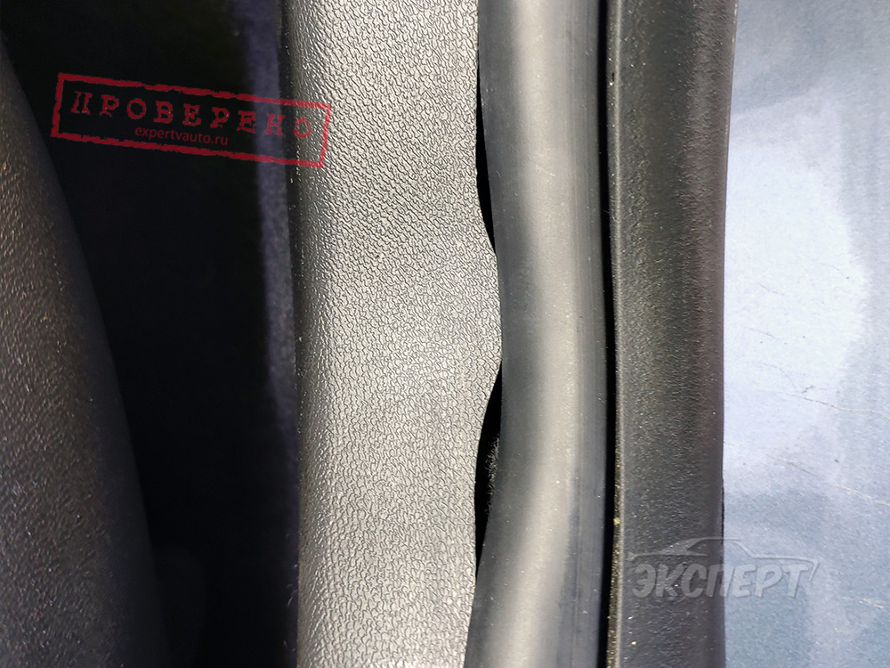 Сломана обшивка Chevrolet Camaro VI
