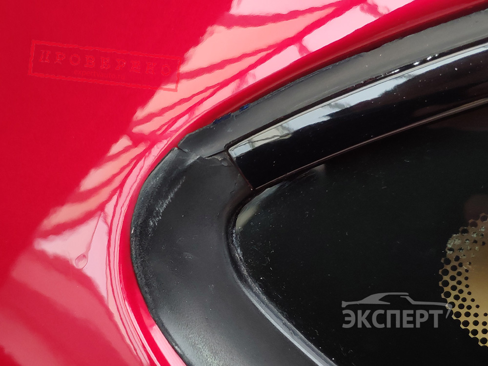 Правый молдинг поврежден Ferrari 360 Modena