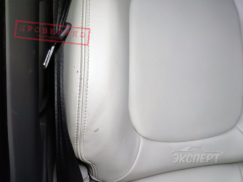 Дыра на пассажирском сиденье Jaguar XE