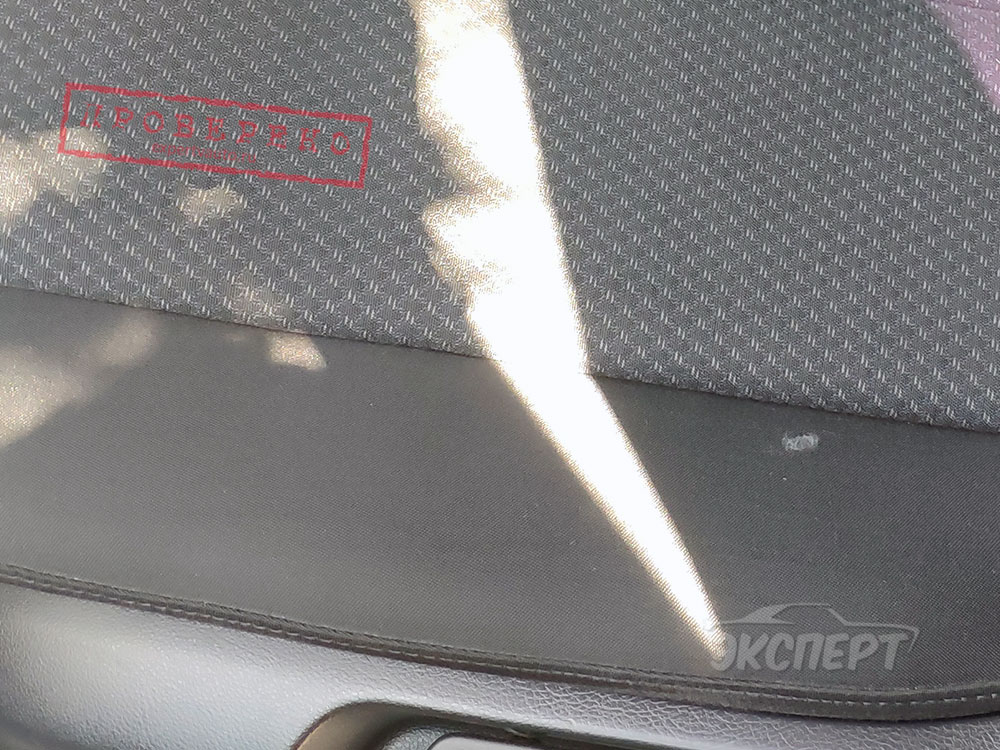 Прожженость от сигареты на сиденье Volkswagen Passat B6
