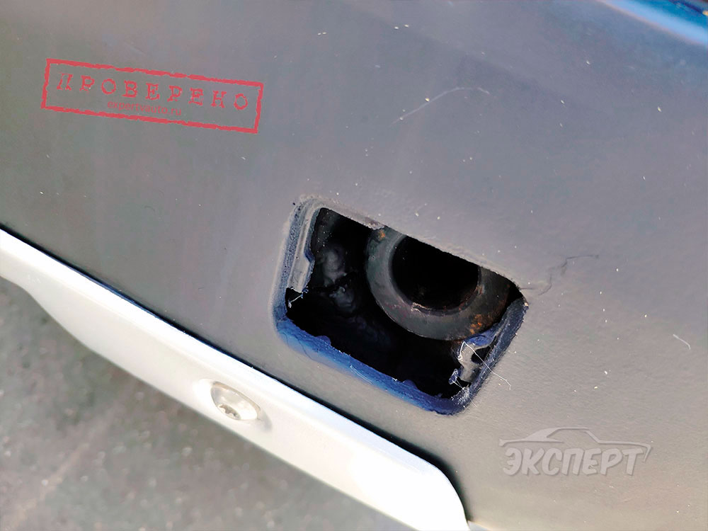 Отсутствует заглушка в бампере Mercedes-Benz GL X164