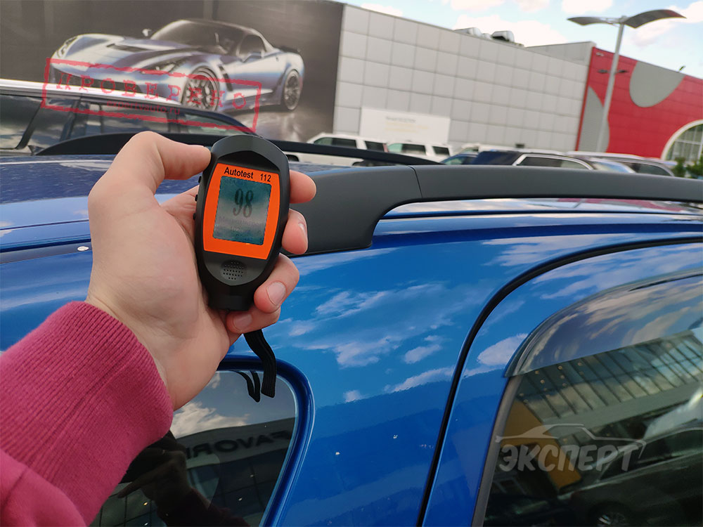 Показания толщиномера толщины краски  в микронах крыша Suzuki SX4