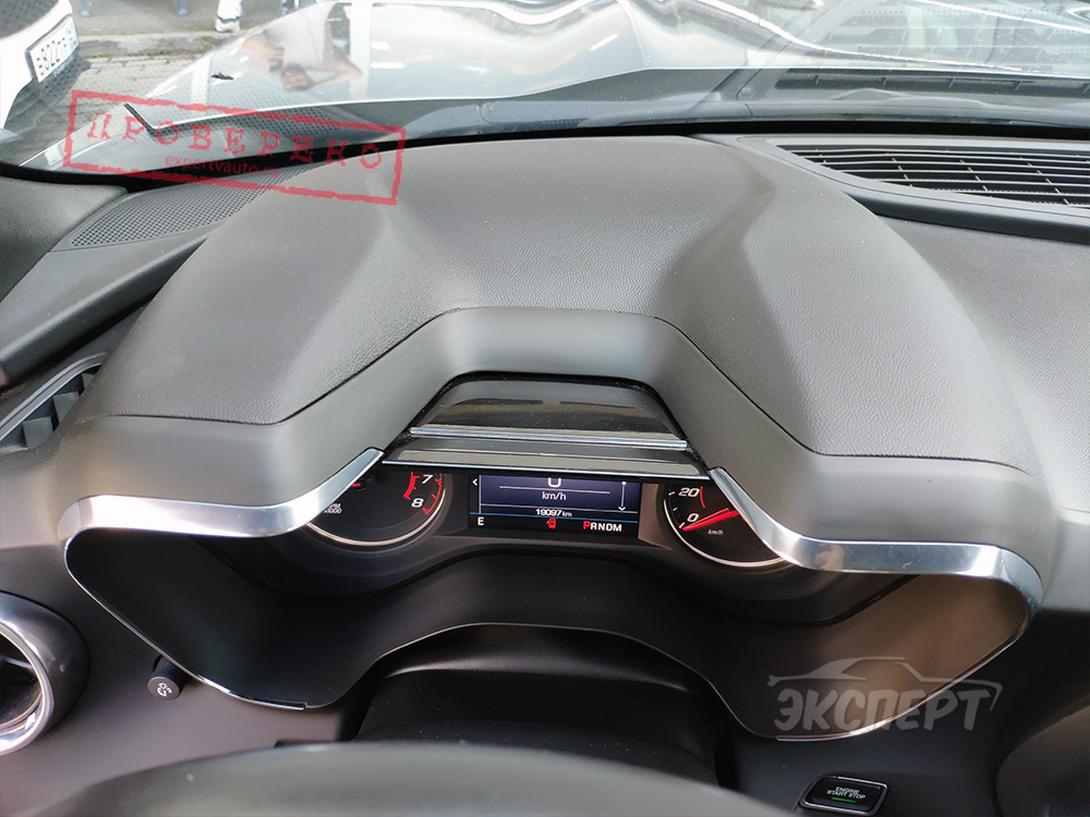 Зазор приборной панели при скрутке пробега Chevrolet Camaro VI