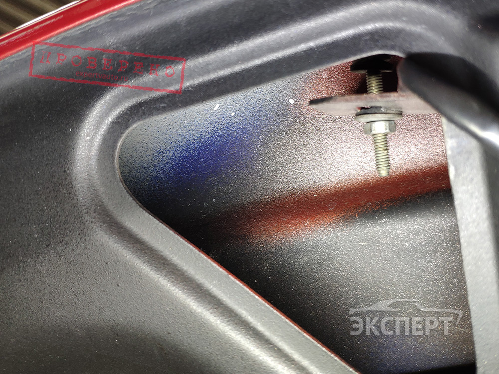 Изнутри детали окрашены разными красками Ferrari 360 Modena