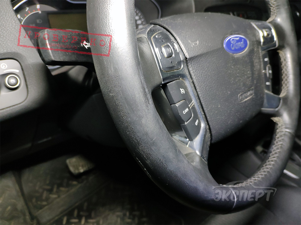 Криво стоит заглушка подушки безопасности airbag Ford Mondeo 4