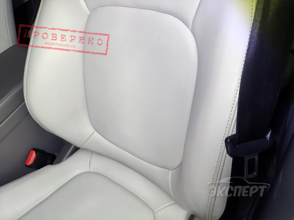 Повреждение пассажирского сиденья Jaguar XE