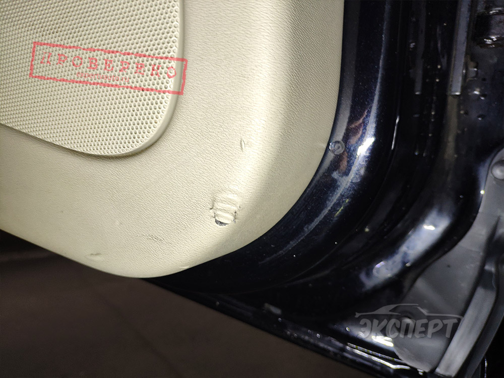Повреждение обшивки дверей Volvo XC60